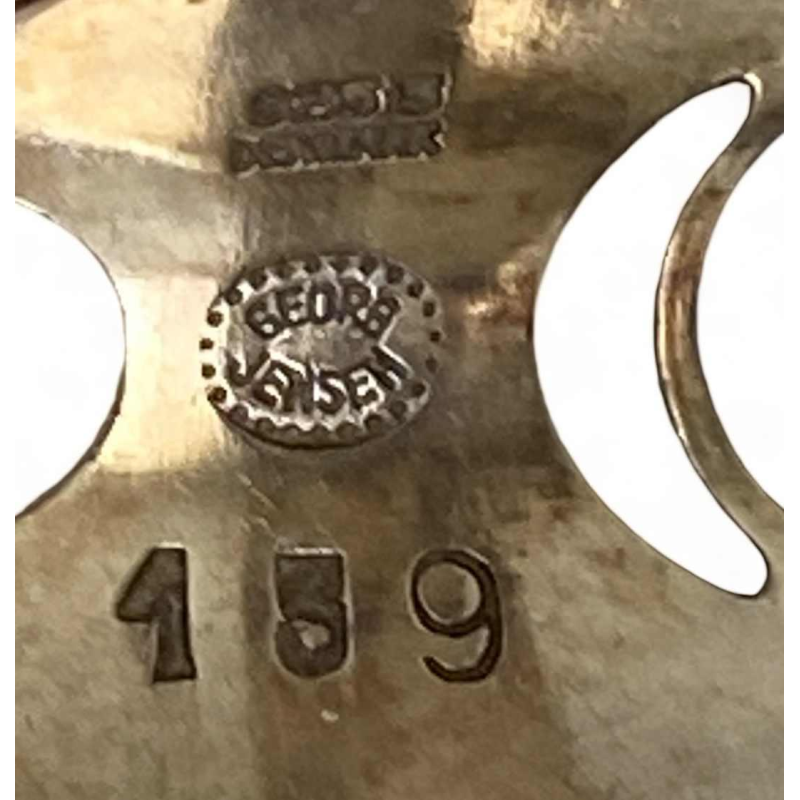 Georg Jensen voor Henning Koppel, massief zilveren ring bezet met lapis lazuli (n°139)