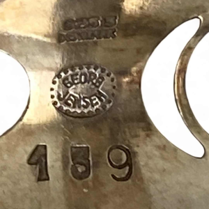 Georg Jensen voor Henning Koppel, massief zilveren ring bezet met lapis lazuli (n°139)