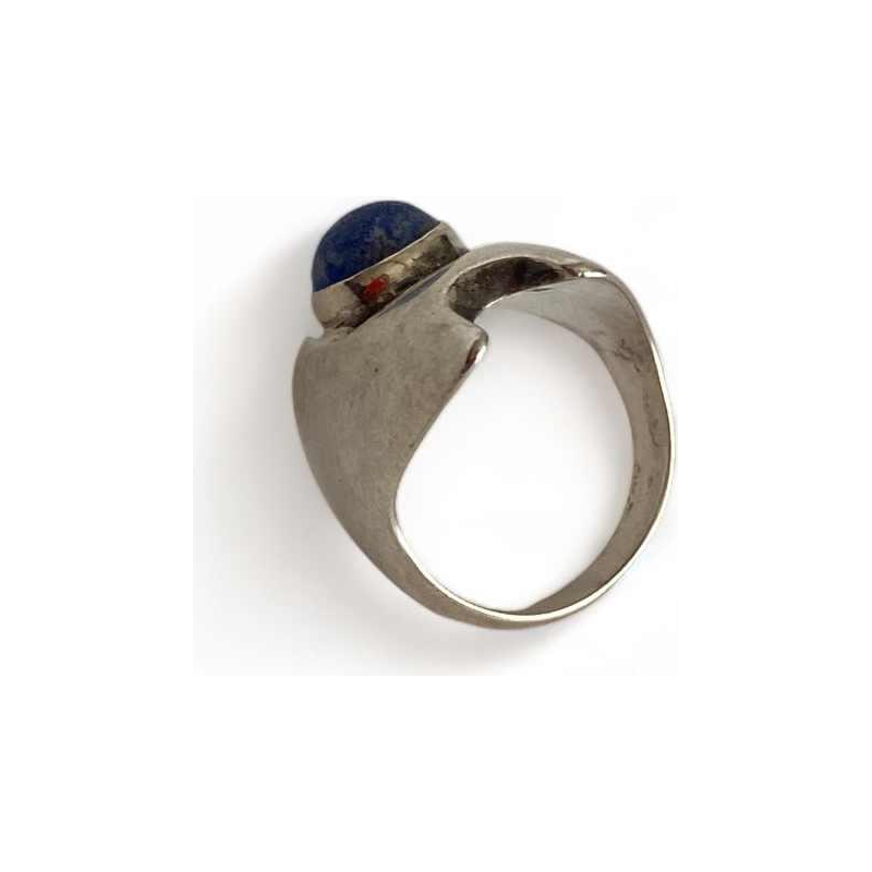 Georg Jensen voor Henning Koppel, massief zilveren ring bezet met lapis lazuli (n°139)