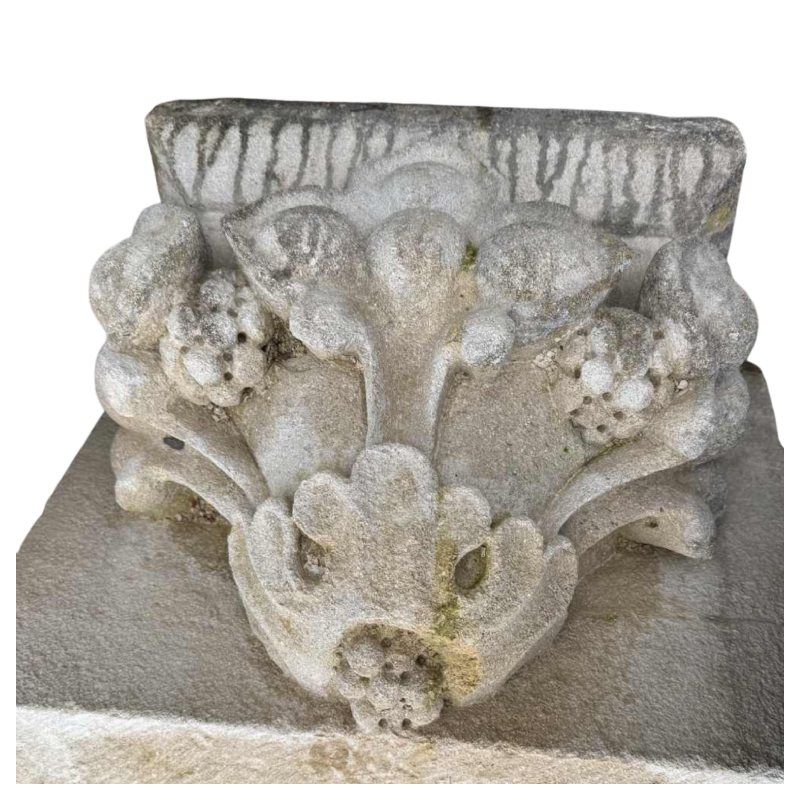 Paire de grandes consoles d'applique gotiques, pierre calcaire sculptée d'époque XIXe s