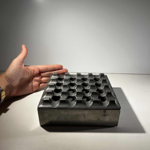 LJUNGBERG & BACKSTRUM / DIVERSE TING & BALLEGEER “Ultima15“ set de 2 cendriers brutalistes, fonte d'aluminium, ca 1970