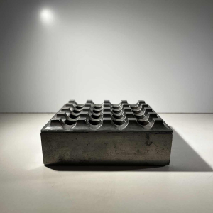 LJUNGBERG & BACKSTRUM / DIVERSE TING & BALLEGEER “Ultima15“ set de 2 cendriers brutalistes, fonte d'aluminium, ca 1970