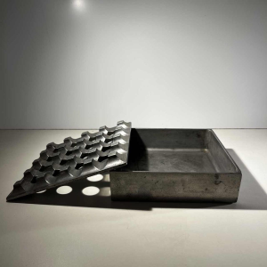 LJUNGBERG & BACKSTRUM / DIVERSE TING & BALLEGEER “Ultima15“ set de 2 cendriers brutalistes, fonte d'aluminium, ca 1970