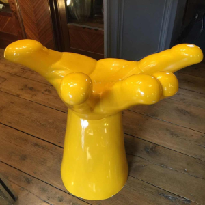 Fauteuil " Main " en polyester , designer inconnu