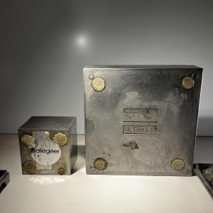 LJUNGBERG & BACKSTRUM / DIVERSE TING & BALLEGEER “Ultima15“ set de 2 cendriers brutalistes, fonte d'aluminium, ca 1970