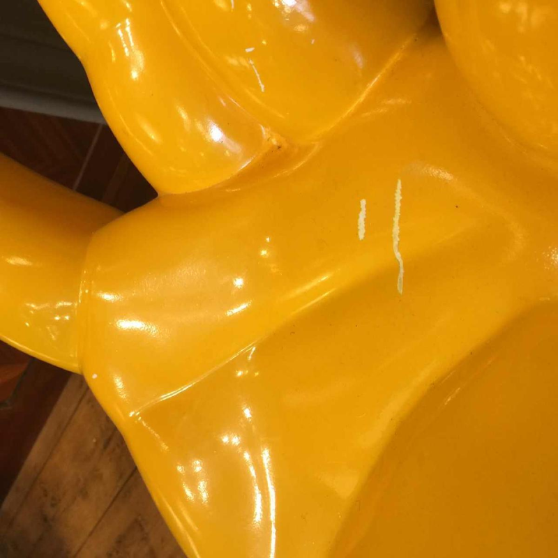 Fauteuil " Main " en polyester , designer inconnu