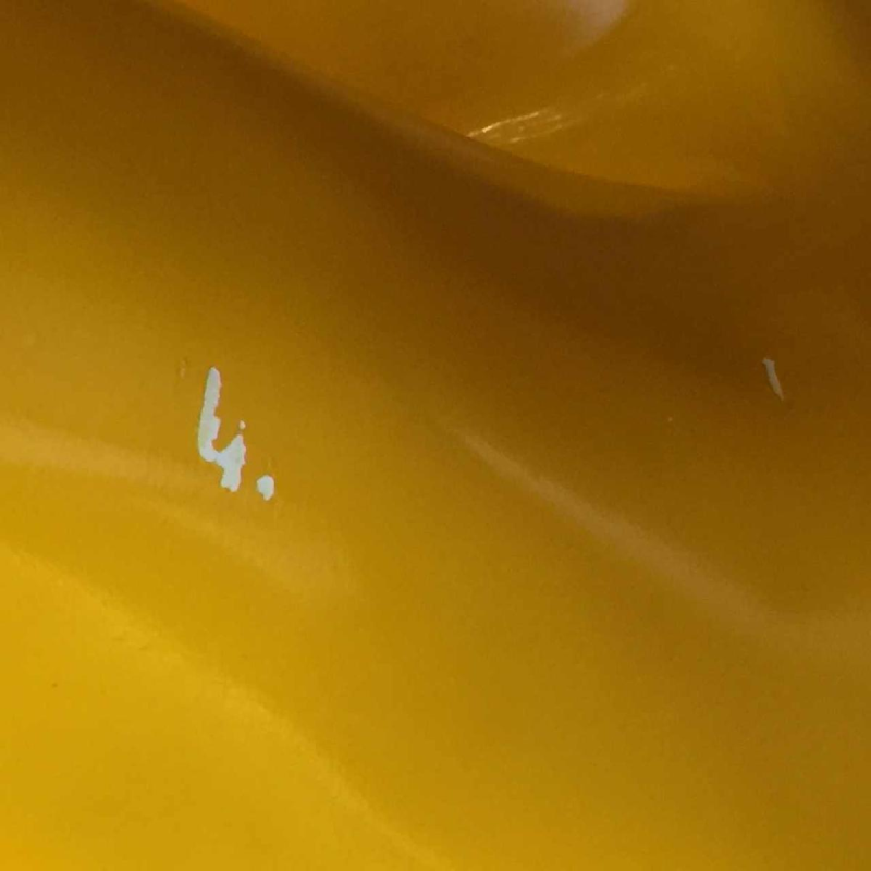 Fauteuil " Main " en polyester , designer inconnu