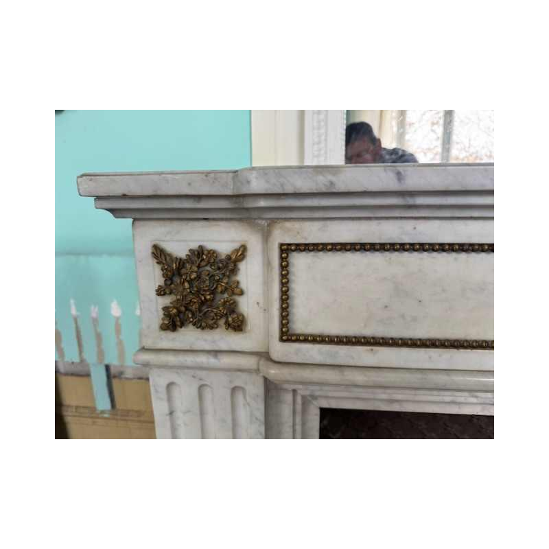 Louis XVI mantel, white marble and bronzes, 19th century