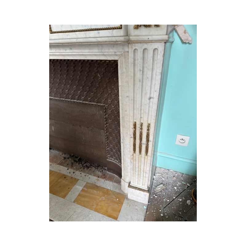 Louis XVI mantel, white marble and bronzes, 19th century