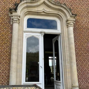 Encadrement de porte de château en pierre calcaire, Style Gothique 19ème siècle