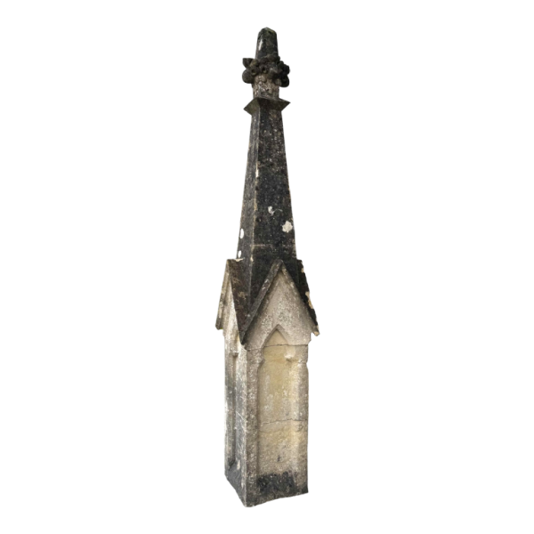 Importante pinacle, colonne chapiteau, pierre de couronnement de chapelle, pierre calcaire, style Gothique, 19ème siècle