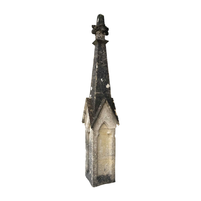 Importante pinacle, colonne chapiteau, pierre de couronnement de chapelle, pierre calcaire, style Gothique, 19ème siècle