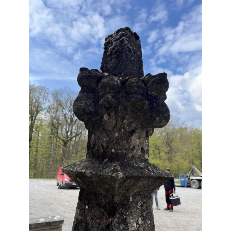 Grote pinakel, zuilenkapiteel, kapsteen, kalksteen, gotische stijl, 19e eeuw