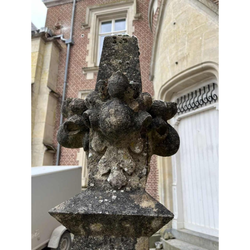 Large pinnacle, column capital, chapel coping stone, limestone, Gothic style, 19th century