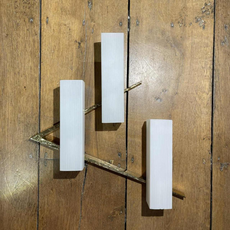 Maison Arlus, pair of asymmetrical Hollywood Regency sconces, bronze - opaline glass, ca 1970