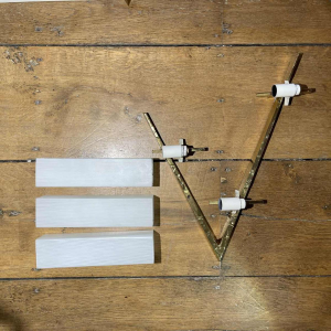 Maison Arlus, pair of asymmetrical Hollywood Regency sconces, bronze - opaline glass, ca 1970