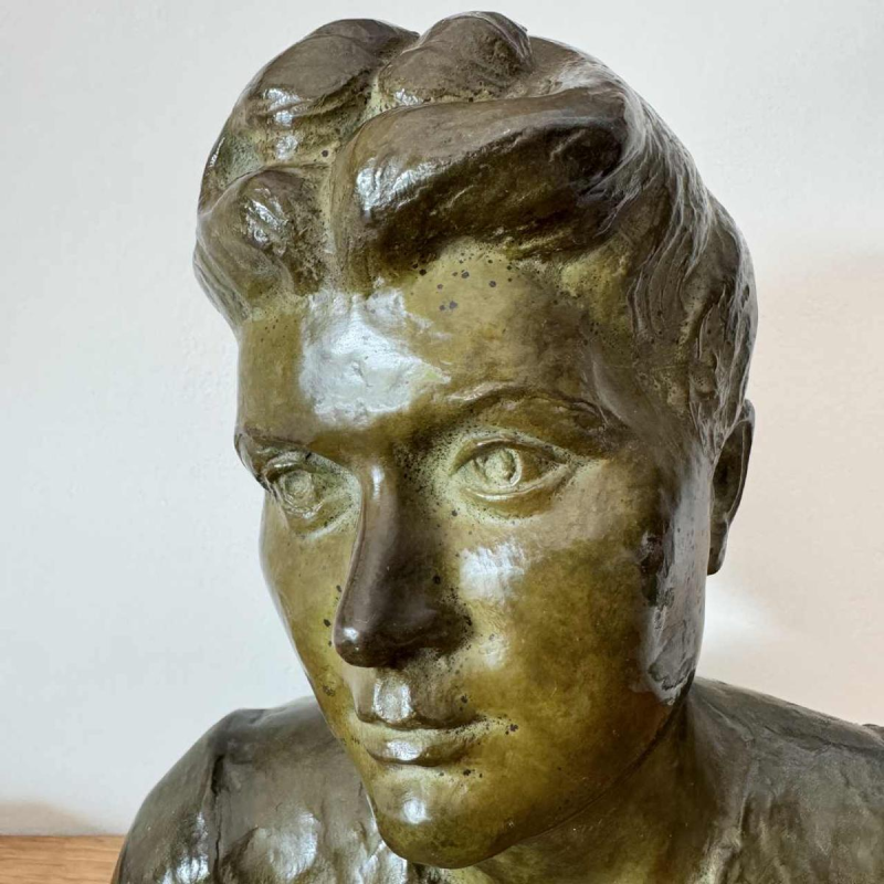 Frans van Ranst (1906-1987): 'Buste van een jonge vrouw'