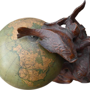 " G.b. Paravia & C " globe terrestre italien, statue sculpture en bois sculpté, 1946