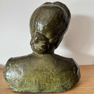 Frans van Ranst (1906-1987): 'Buste van een jonge vrouw'