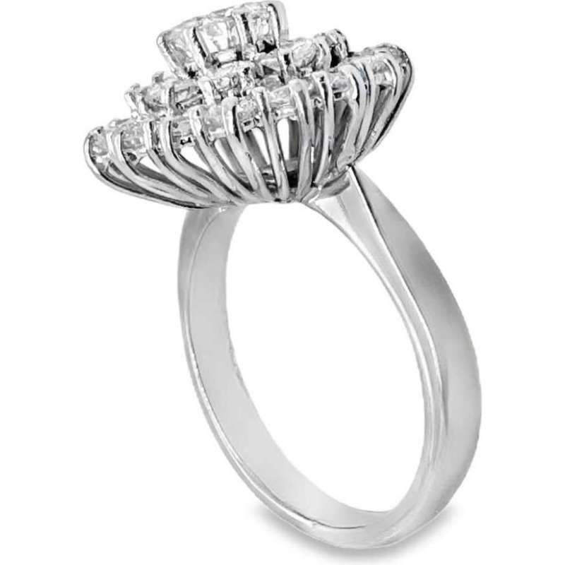 Ring in witgoud, bezet met 18 kt diamanten