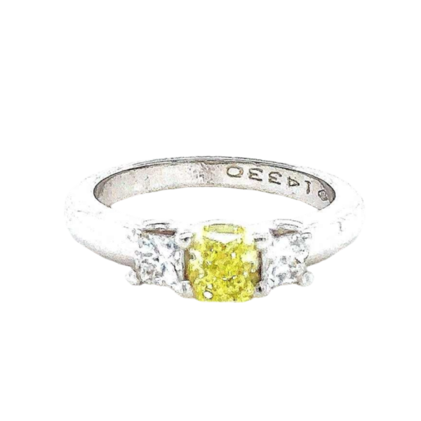 18 kt witgouden trilogie ring met diamanten