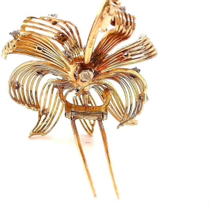 Antique Brooch in 18kt Yellow Gold. With Diamonds 3.00ct.