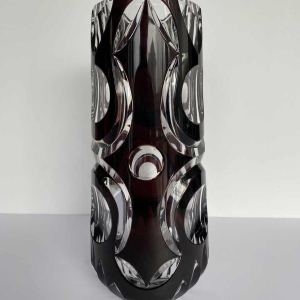 Val Saint Lambert, met pruimen beklede Art Deco kristallen vaas, genummerd en gesigneerd, 1925