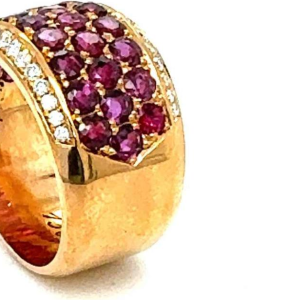 Bague en or rose 18ct sertie de diamants et rubis resplendissants
