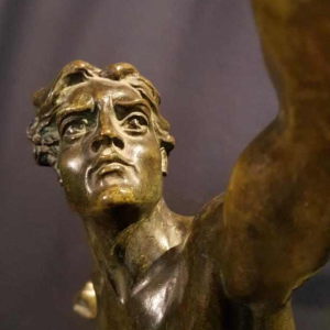 Lemoyne "Porteur de la flamme" bronzen sculptuur met groen patina