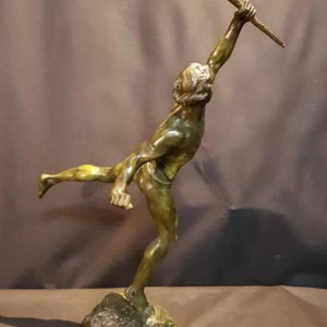 Lemoyne "Porteur de la flamme" bronzen sculptuur met groen patina