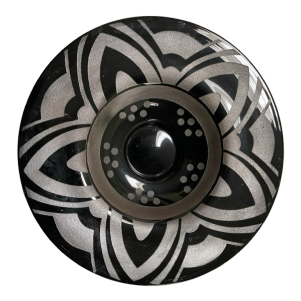 Art Deco zwart en grijs glazen schaal met geometrische decoratie, Belgisch werk ca 1930