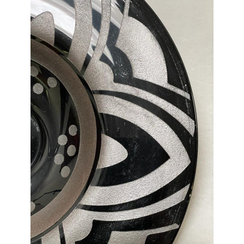 Art Deco zwart en grijs glazen schaal met geometrische decoratie, Belgisch werk ca 1930