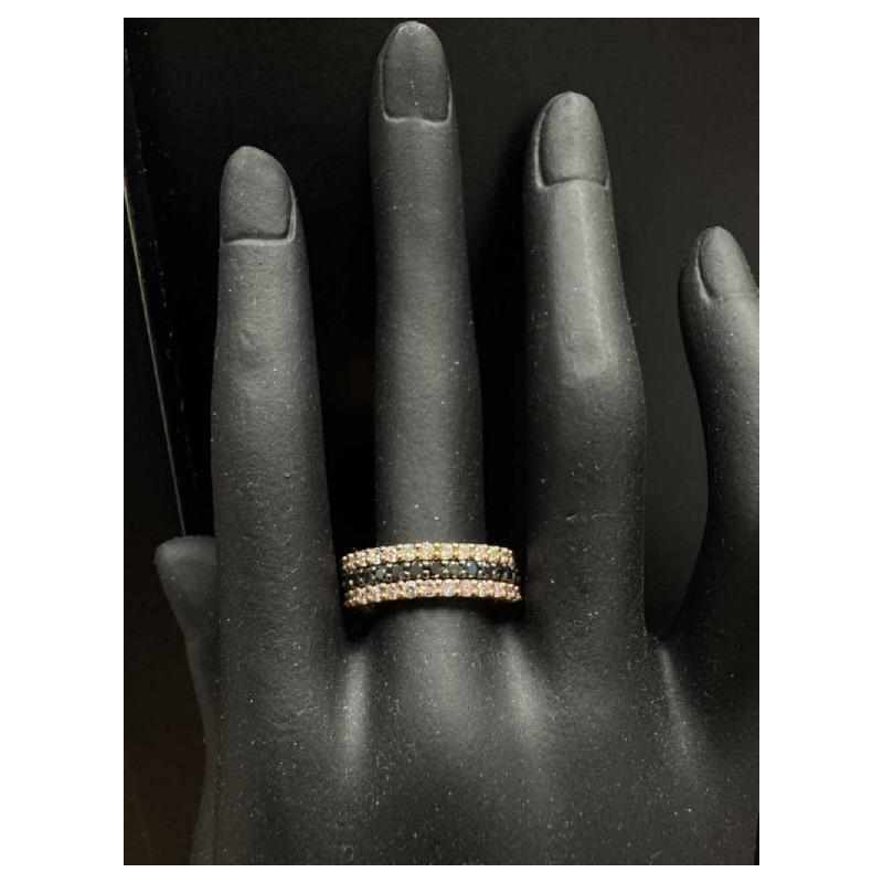 Alliance tricolore en or rose 18Kt Ornée de diamants blanc & Noirs