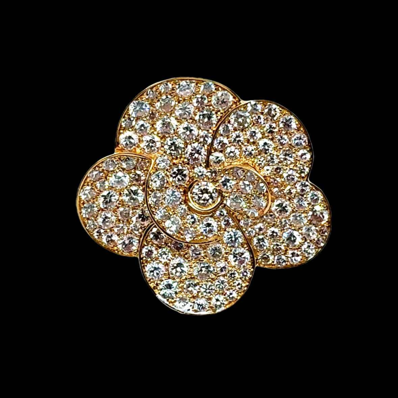 Bague "Fleur" en or rose Ornée de diamants