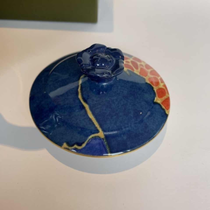 Maison Christofle, verseuse en porcelaine modèle "Orientalys", Paris, France