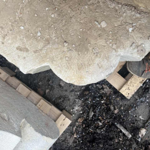 Stenen kolom, hoeksteunen, kalkstenen quoins, 19e eeuw