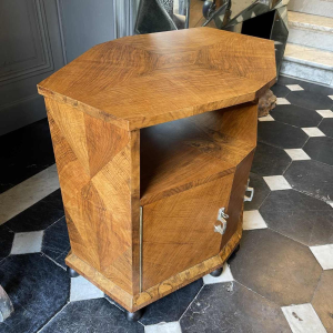 DE COENE FRERES, Meuble d'appoint / Bar / Table Moderniste, Loupe de Noyer, 1925