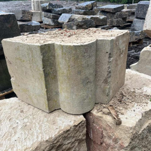 Colonne en pierre, montées d angle , chaînage en pierre calcaire, 19ème siècle