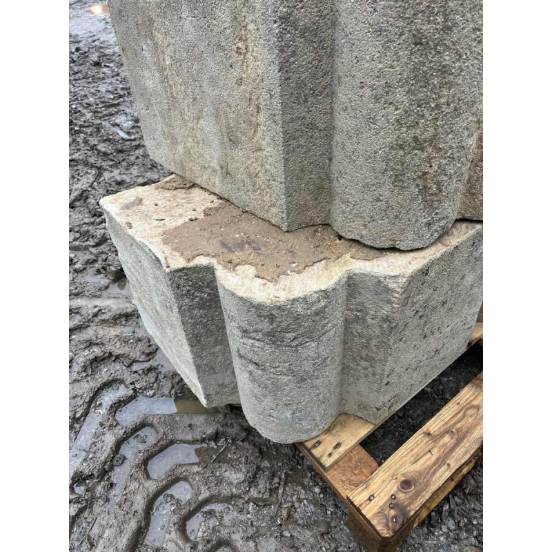 Colonne en pierre, montées d angle , chaînage en pierre calcaire, 19ème siècle