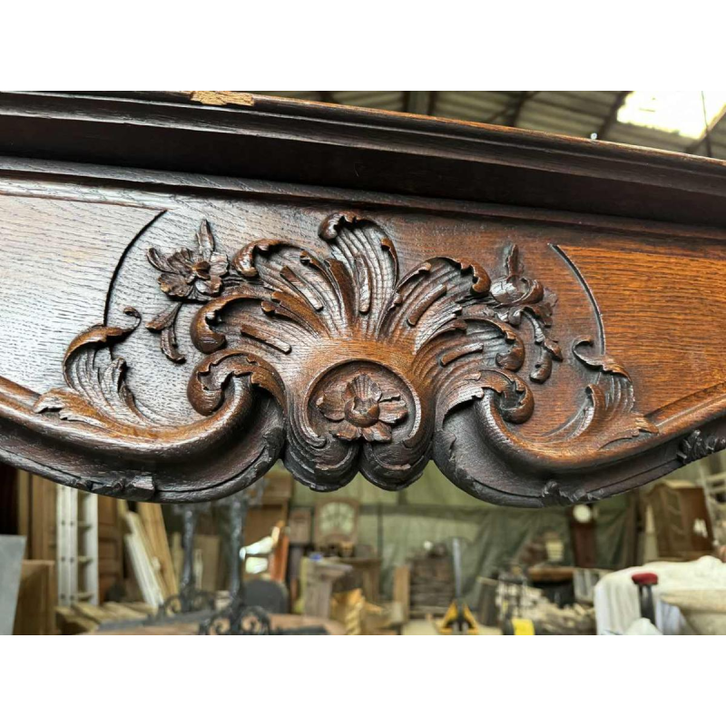 Louis XV mantel from Liège in richly carved oak, 19th century