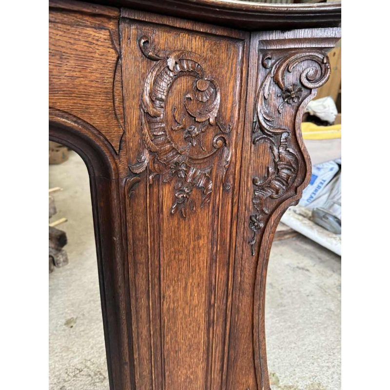 Louis XV mantel from Liège in richly carved oak, 19th century