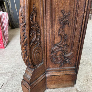 Louis XV mantel from Liège in richly carved oak, 19th century