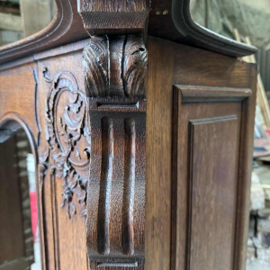 Louis XV mantel from Liège in richly carved oak, 19th century