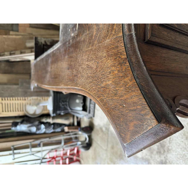 Louis XV mantel from Liège in richly carved oak, 19th century