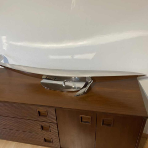 Laszlo Tibay “Walvis” sculptuur roestvrij staal, oplage Caster Bronz Kft 1/8