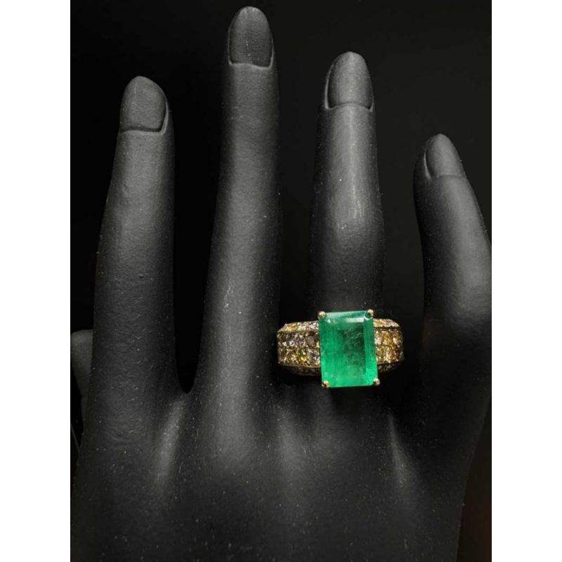 Ring 18kt geel goud met smaragd