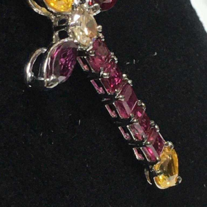 Goud hanger "Kruis”, robijn & diamant, gele saffier hart