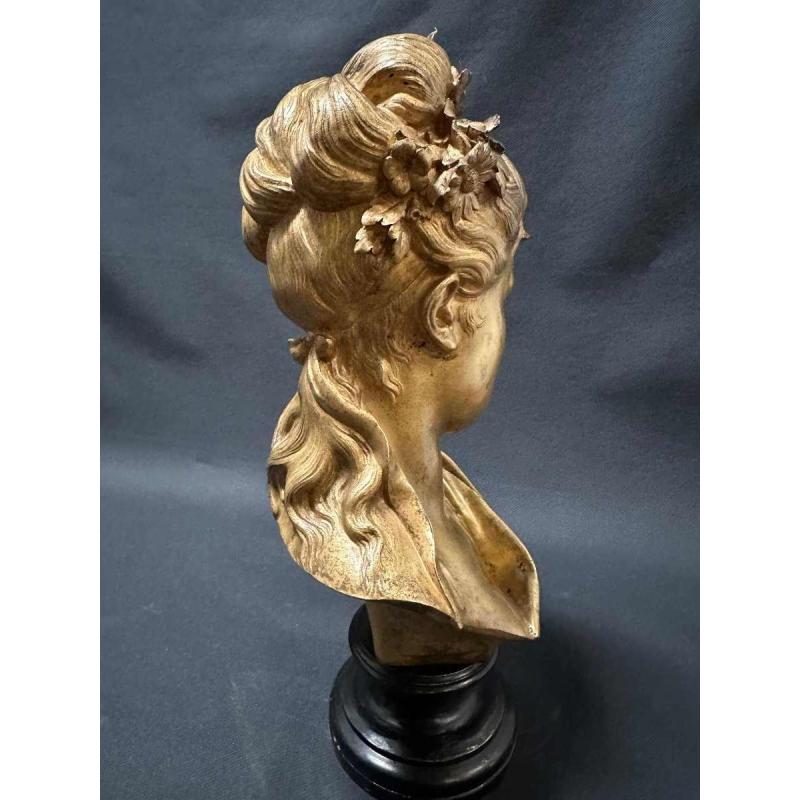 "Buste de Jeune fille aux roses" bronzen sculptuur, uitgegeven door de compagnie des bronzes in Brussel