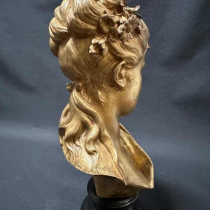 "Buste de Jeune fille aux roses" bronze sculpture, published by the compagnie des bronzes in Brussels