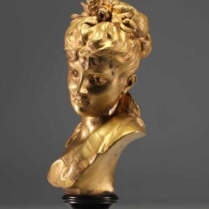 "Buste de Jeune fille aux roses" bronzen sculptuur, uitgegeven door de compagnie des bronzes in Brussel